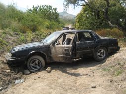 Los asesinos abandonaron el automóvil en el que se encontraron manchas de sangre, presuntamente de la víctima. O.RUVALCABA  /