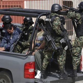 Fallecen dos en enfrentamiento con marinos