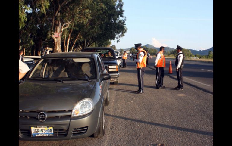 El operativo del alcoholímetro llegó la tarde de este domingo al municipio conurbado de Ixtlahuacán de los Membrillos. A. HINOJOSA  /