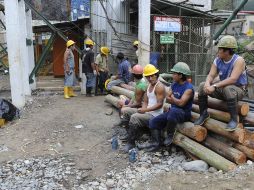 Los equipos de salvamento siguen con su búsqueda de dos obreros con la esperanza de que aún puedan estar con vida. NTX  /