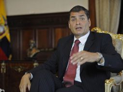 En entrevista a un diario colombiano, Rafael Correa llamó a su colega colombiano a entregar la información sobre el bombardeo. AFP  /
