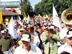 Luego de la manifestación del día de ayer, los manifestantes permenecerán a las afueras de las instalaciones del partido. J. VENTURA  /