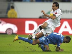 El jugador venezolano (arriba) fue expulsado del partido del Borussia Mönchengladbach. EFE  /