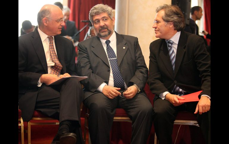 Los cancilleres de Argentina, Héctor Timerman, de Paraguay, Héctor Lacognata, y de Uruguay, Luis Almagro. EFE  /