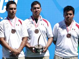 El equipo mexicano de tiro con arco en el podium de honor. E PACHECO  /