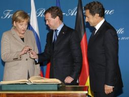 Merkel, Mevdéved y Sarkozy. EFE  /
