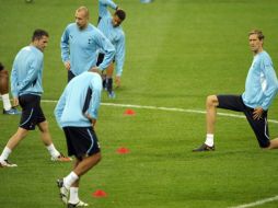 Los jugadores del Tottenham se preparan para su duelo ante el Inter. AFP  /