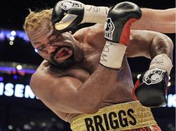 El boxeador estadounidense Shannon Briggs, durante su pelea ante Vitali Klitschko. AP  /