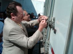 El secretario general de la Sección 47 del  SNTE, José Guadalupe Madera Godoy durante el envío de víveres a Chiapas. R. ZAPATA  /