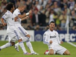 Ronaldo (der) abrió el marcador muy pronto para el equipo español. AP  /