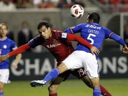 Alejandro Castro (5) disputa el balón durante el partido. MEXSPORT  /