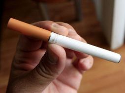 La nueva alza en el precio del cigarro ha causado polémica entre las tabacaleras. ARCHIVO  /