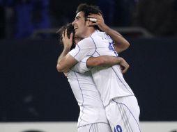 El jugador Raúl (iz) del FC Schalke, celebra con su compañero de equipo José Manuel Jurado su gol contra el Hapoel Tel Aviv. EFE  /