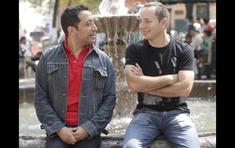 El realizador Julián Hernández y el productor Roberto Fiesco presentan el cortometraje Atmósfera. S.NÚÑEZ  /