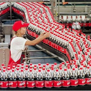 Caen ingresos totales de Coca-Cola FEMSA