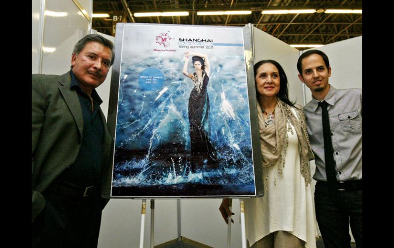 Los diseñadores Sergio Bustamante, María Rosario Mendoza e Iván Soto representarán a Jalisco en la pasarela. E. BARRERA  /