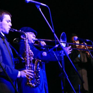 La Guanatos Brass Band calienta la noche en Tapalpa