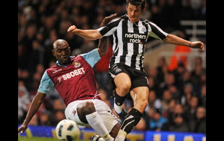 A pesar de su condición de local, los 'Hammers' no pudieron con el Newcastle. AFP  /
