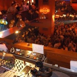 El dueño de una discoteca encierra a 200 clientes en Argentina