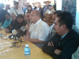 Enrique Alfaro (centro) convoca a los militantes de su partido a construir un movimiento de izquierda para la batalla en 2012. I. LOZA  /
