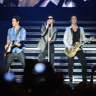 Vibran fans por los Jonas Brothers