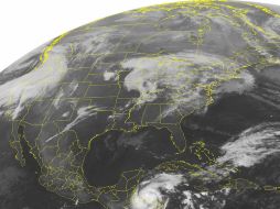 Imagen satelital de Norteamérica, en la que aparece nubosidad al occidente del Mar Caribe, asociada con 'Richard'. AP  /