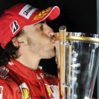 Alonso disfruta la victoria