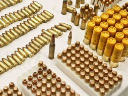 Además de las armas y cartuchos a la mujer se le decomisó un vehículo, un celular y un pasamontañas. ARCHIVO  /