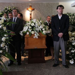 Restos de Alí Chumacero arriban a Bellas Artes para homenaje