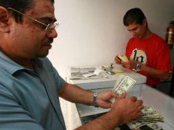 El euro cotiza su importe máximo a la venta de 17.90 pesos. ARCHIVO  /