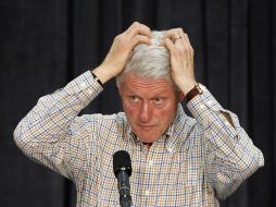 El ex presidente de EU, Bill Clinton, fue puesto en evidencia tras un romance con una becaria de la Casa Blanca. AP  /