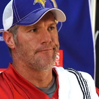 Brett Favre admite dejar mensajes de voz