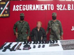 La mujer fue detenida con cuatro rifles de alto poder y puesta a disposición de un agente del MP. ESPECIAL  /