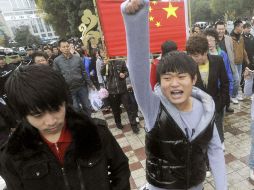 Ciudadanos chinos protestan contra Japón por la disputa territorial que ha avivado las tensiones entre las dos naciones. AP  /