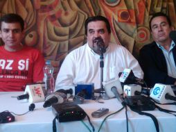 El rector de la UdeG, Marco Antonio Cortés Guardado (centro) acudirá a la reunión con panistas. ARCHIVO  /