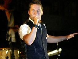 El cantante ofreció al público su más reciente sencillo 'Mi corazón se fue'. ARCHIVO  /
