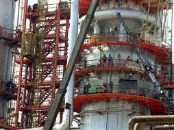 La compañía anunció la compra de plantas petroquímicas en EU. ARCHIVO  /