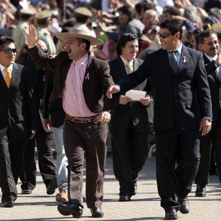 Homenajean a los 33 mineros chilenos y los saludan como héroes