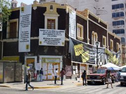 El “plantón” que se ubicó por ocho días a las afueras del edificio sede del Partido de la Revolución Democrática. A. HINOJOSA  /