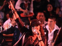 Vestida con mallas y una gorra de beisbol, la cantante deleitó al público tapatío. A. HINOJOSA  /