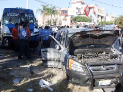 En el percance participaron dos camionetas, un par de autos compactos y la unidad del transporte público. A. HINOJOSA  /