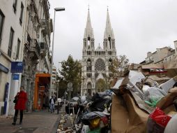 Las calles de Marsella, lucen sucias debido a las huelgas en el servicio de limpieza público. AP  /