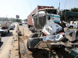 El percance de ayer en la Carretera a Chapala originó el cierre de la vía por más de cuatro horas. A. CAMACHO  /