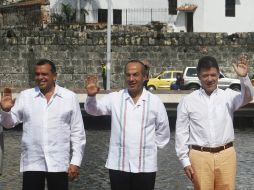 De izquierda a derecha, los presidentes Porfirio Lobo, Felipe Calderon y Manuel Santos. REUTERS  /