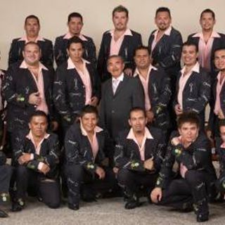 El público se entrega a la Original Banda el Limón