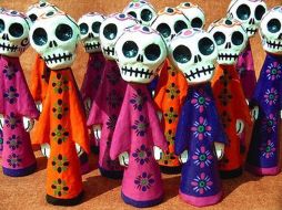 Además para contribuir con esta manifestación cultural se instalarán en cada centro altares de muertos. NOTIMEX  /