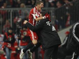 El jugador del Bayern Bastian Schweinsteiger  festeja los goles ante su rival el Bremen. REUTERS  /