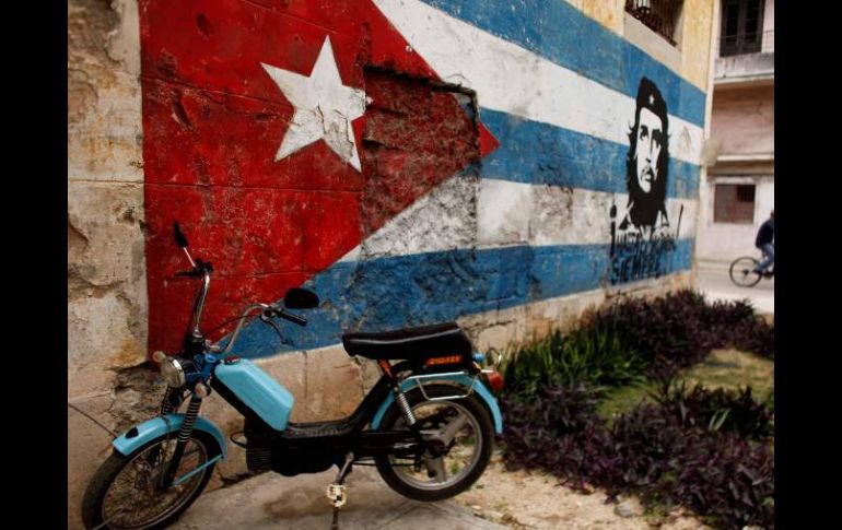 Los ministros de Exteriores de los Veintisiete, buscan establecer contactos políticos con Cuba. AP  /