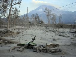 Al menos 19 personas murieron cuando el volcán más inestable de Indonesia entró en erupción. AP  /