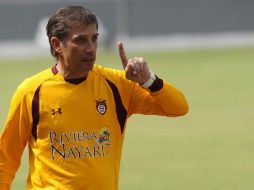 El técnico de Estudiantes Tecos, Eduardo Acevedo dirigiendo un entrenamiento. MEXSPORT  /